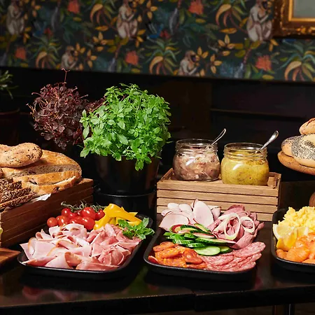 トーン ポーラー ホテル